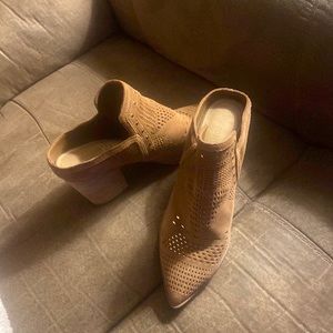 Open heel bootie that is great with a pair of skinny jeans